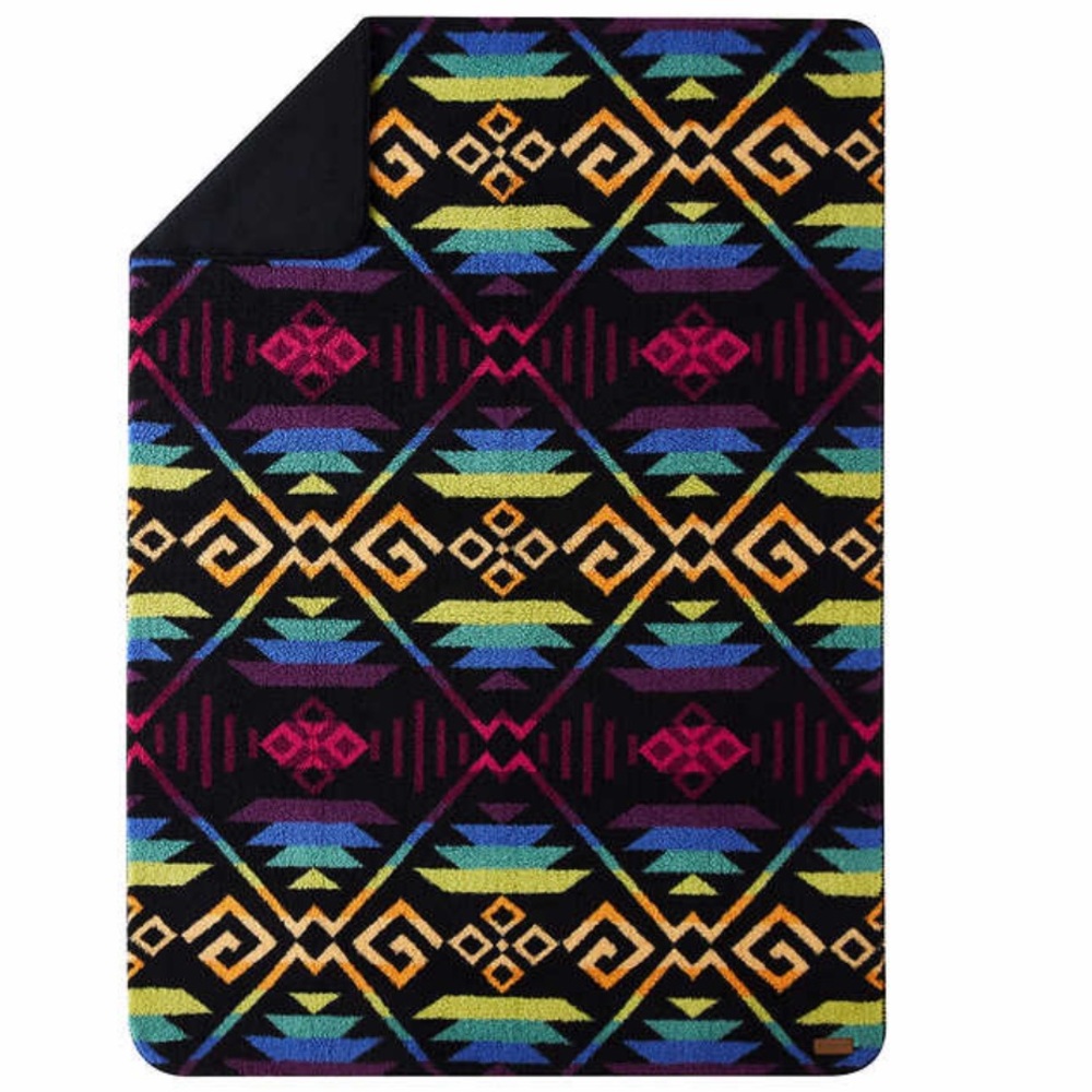 Pendleton Sherpa Fleece Throw, Black - Picture 3 of 3
